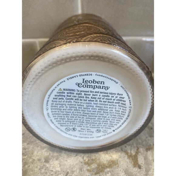 Leoben Company No. 17 Amber Saffron Vegan Soy Wax Candle - 18 oz Embossed Glass - Picture 3 of 3